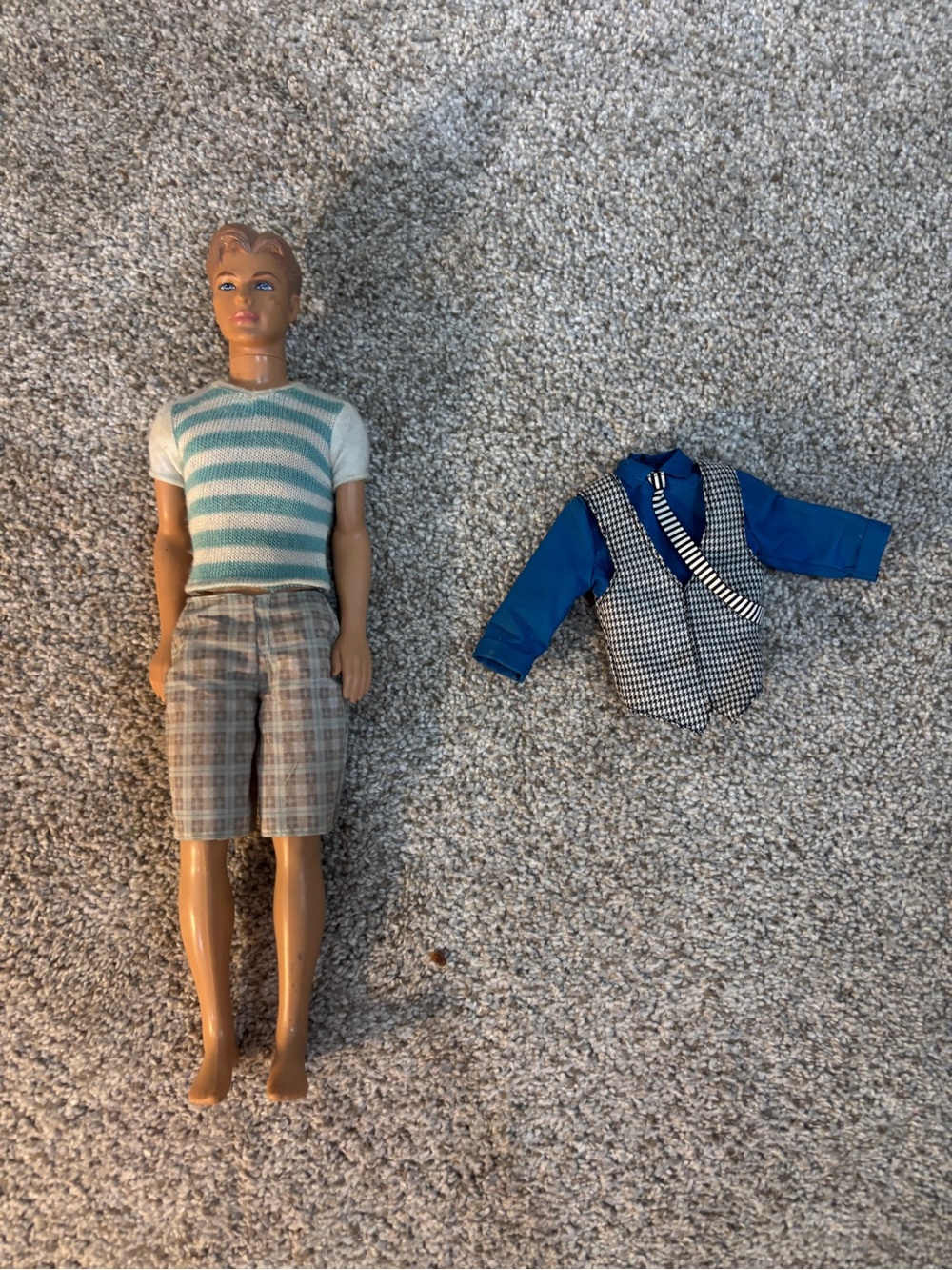 Vintage 1968 Ken Mattel Barbie with extra shirt - Picture 2 of 6